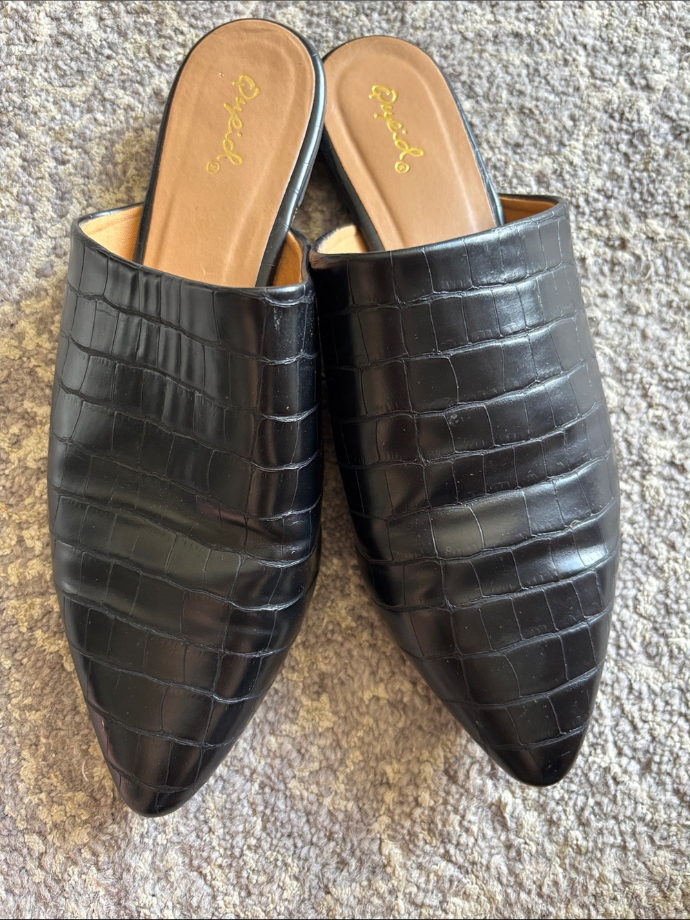 Qupid Black Croc-Embossed Pointed Slip-On Mules